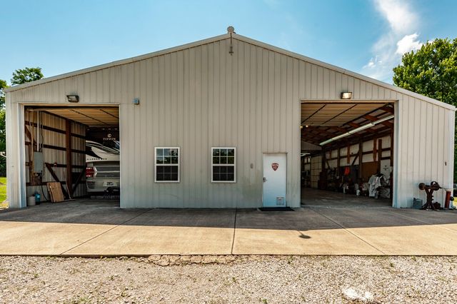 1820 Hygeia Rd, Greenbrier, TN 37073