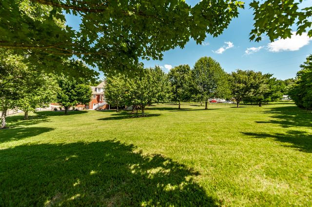 1820 Hygeia Rd, Greenbrier, TN 37073