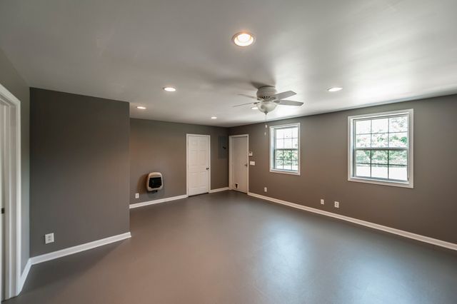1820 Hygeia Rd, Greenbrier, TN 37073