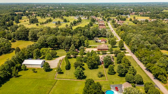 1820 Hygeia Rd, Greenbrier, TN 37073