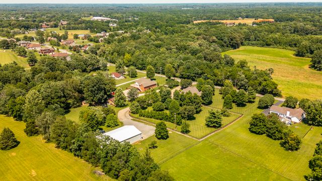 1820 Hygeia Rd, Greenbrier, TN 37073