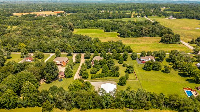 1820 Hygeia Rd, Greenbrier, TN 37073