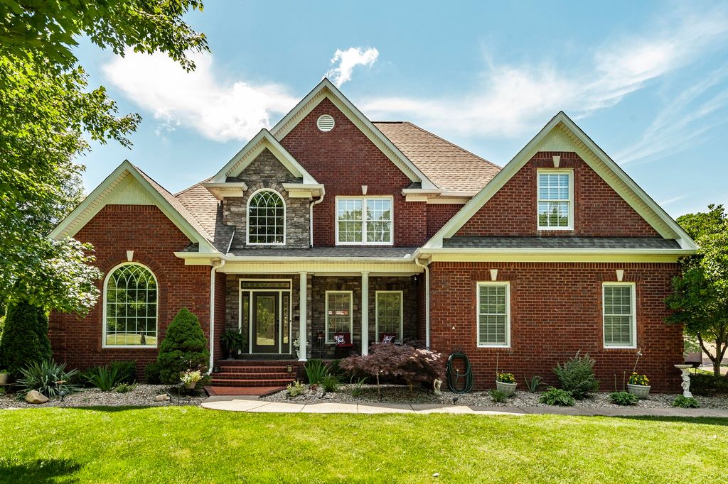 1820 Hygeia Rd, Greenbrier, TN 37073