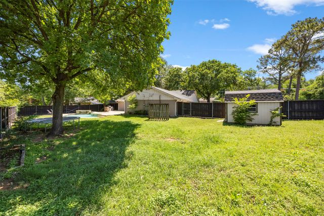 3911 Shady Valley Drive, Arlington, TX 76013