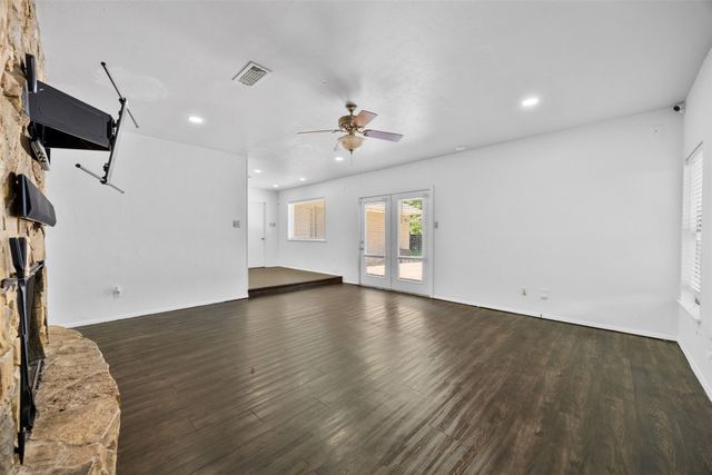 3911 Shady Valley Drive, Arlington, TX 76013