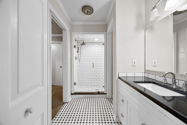 3911 Shady Valley Drive, Arlington, TX 76013