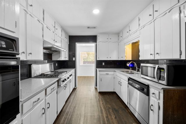 3911 Shady Valley Drive, Arlington, TX 76013