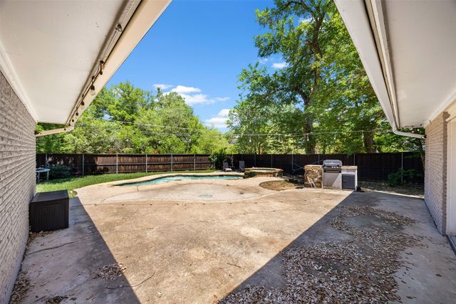 3911 Shady Valley Drive, Arlington, TX 76013
