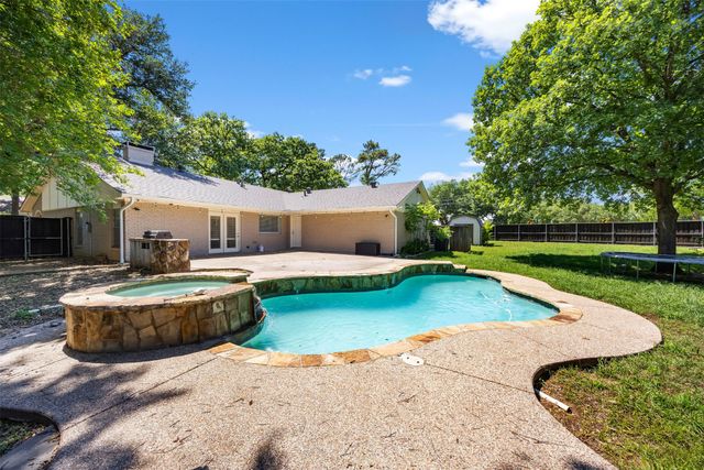 3911 Shady Valley Drive, Arlington, TX 76013