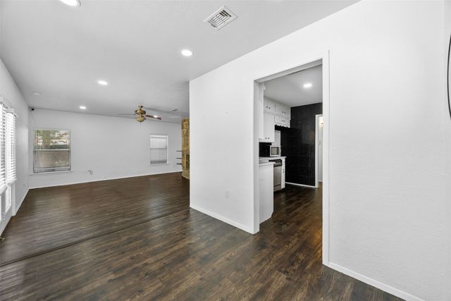 3911 Shady Valley Drive, Arlington, TX 76013