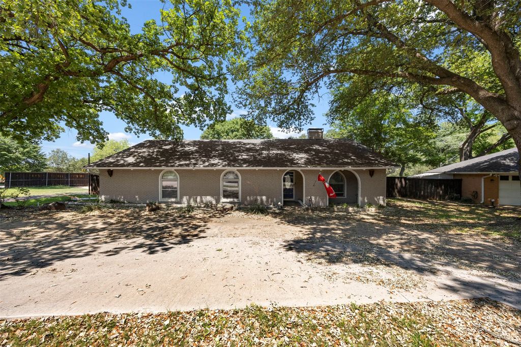 3911 Shady Valley Drive, Arlington, TX 76013