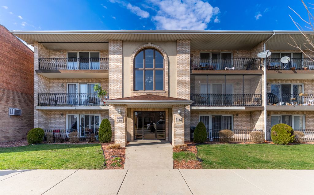 6154 W 63RD Street 3W, Chicago, IL 60638