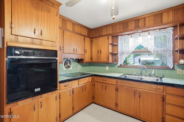 116 Frazee Avenue, Bowling Green, OH 43402