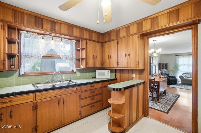 116 Frazee Avenue, Bowling Green, OH 43402