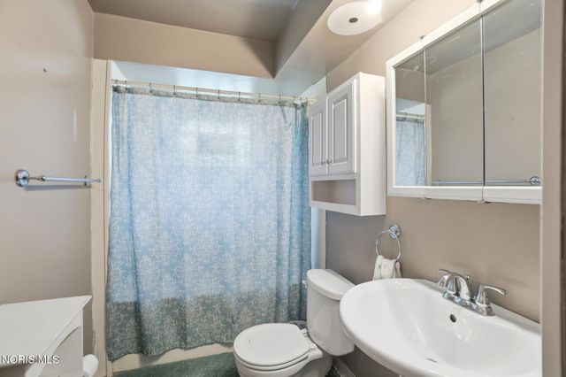 116 Frazee Avenue, Bowling Green, OH 43402