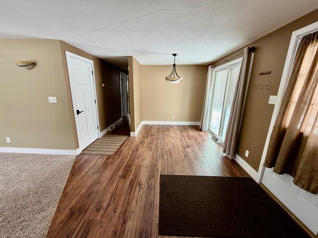 809 11th Avenue SE, Roseau, MN 56751