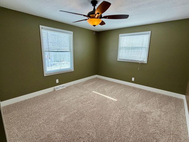 809 11th Avenue SE, Roseau, MN 56751