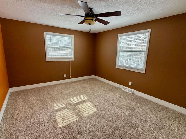 809 11th Avenue SE, Roseau, MN 56751