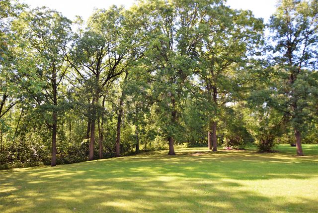 809 11th Avenue SE, Roseau, MN 56751