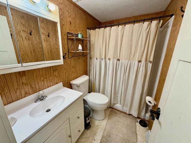 809 11th Avenue SE, Roseau, MN 56751