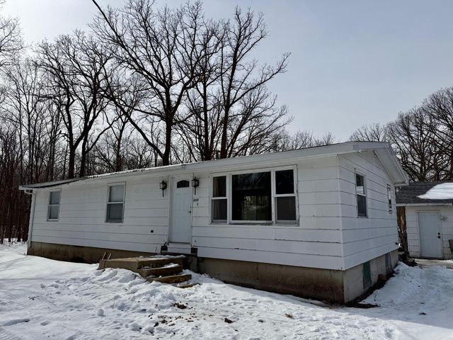 809 11th Avenue SE, Roseau, MN 56751