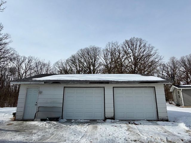 809 11th Avenue SE, Roseau, MN 56751