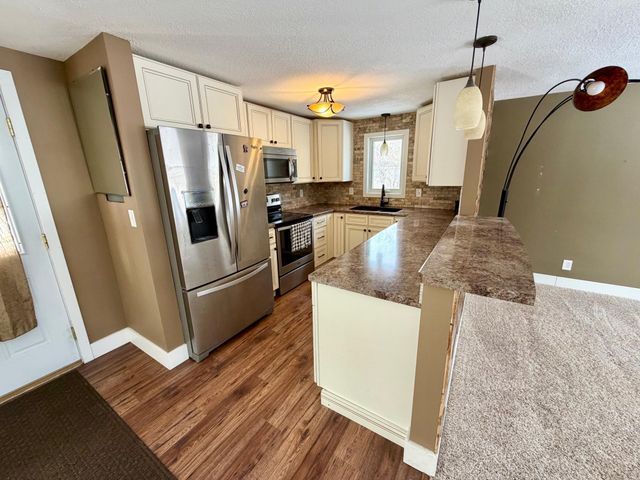 809 11th Avenue SE, Roseau, MN 56751