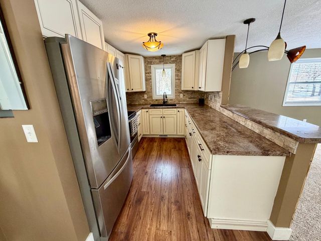 809 11th Avenue SE, Roseau, MN 56751