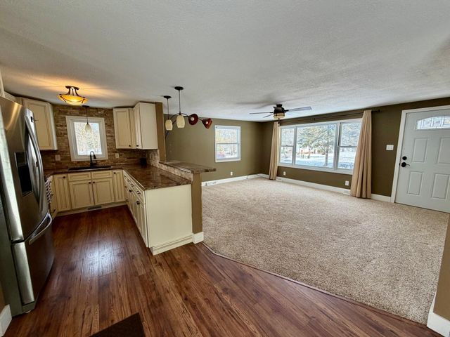 809 11th Avenue SE, Roseau, MN 56751