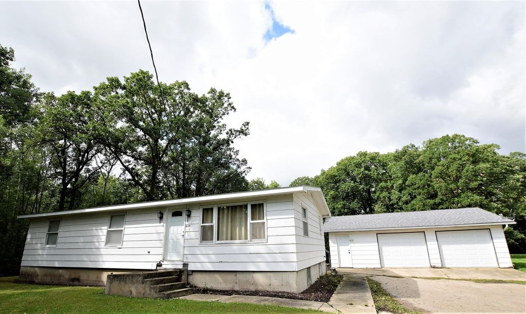 809 11th Avenue SE, Roseau, MN 56751