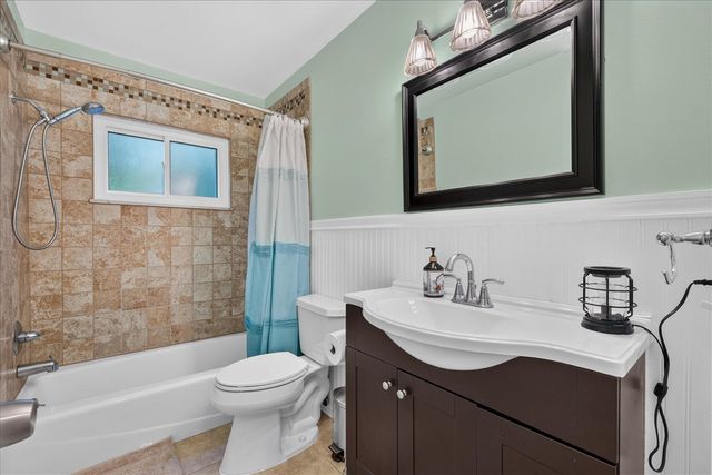 7234 Linden Road, Fenton, MI 48430