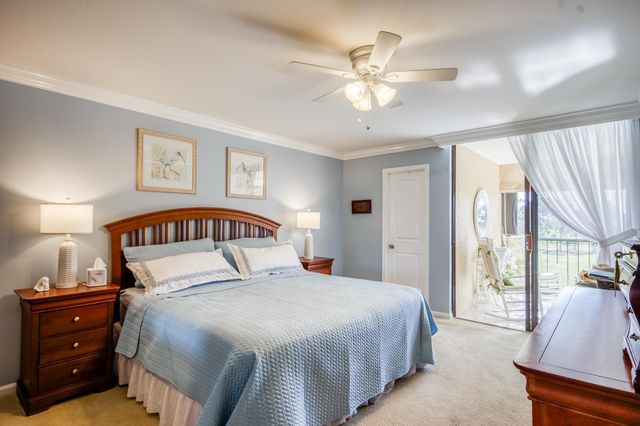 5350 Woodland Lakes Drive 209, Palm Beach Gardens, FL 33418