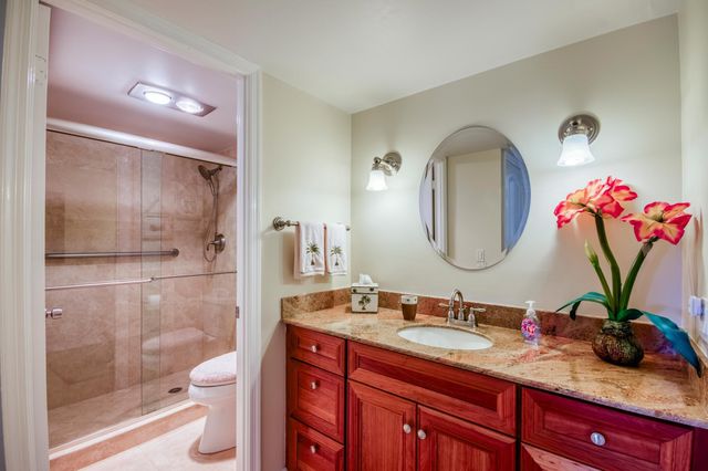 5350 Woodland Lakes Drive 209, Palm Beach Gardens, FL 33418