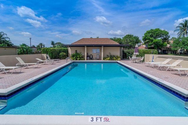 5350 Woodland Lakes Drive 209, Palm Beach Gardens, FL 33418