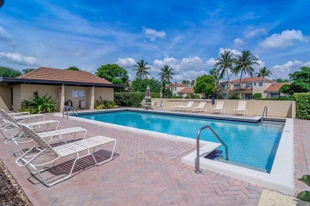 5350 Woodland Lakes Drive 209, Palm Beach Gardens, FL 33418