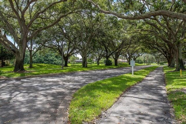 5350 Woodland Lakes Drive 209, Palm Beach Gardens, FL 33418