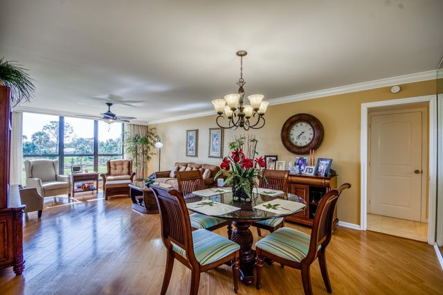 5350 Woodland Lakes Drive 209, Palm Beach Gardens, FL 33418