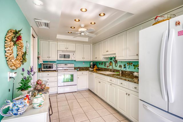 5350 Woodland Lakes Drive 209, Palm Beach Gardens, FL 33418