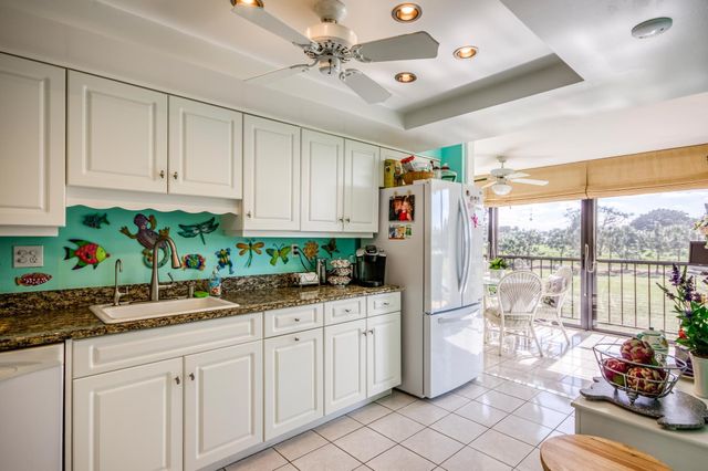 5350 Woodland Lakes Drive 209, Palm Beach Gardens, FL 33418