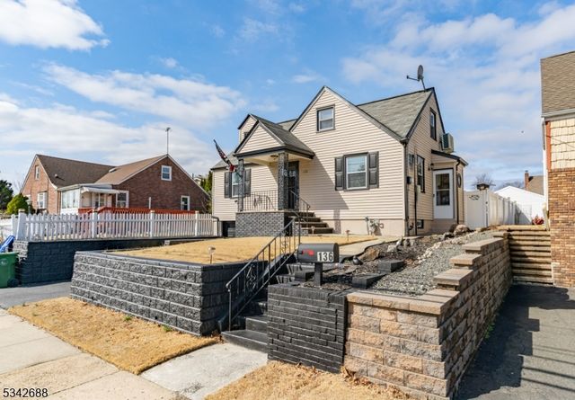 136 Livingston Rd, Linden City, NJ 07036