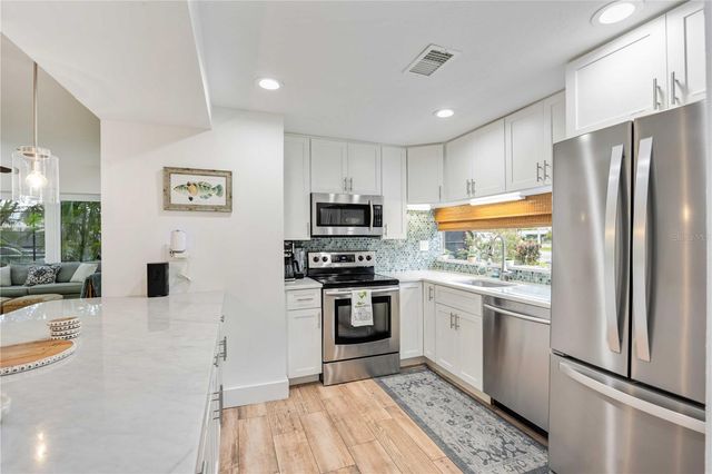 1166 W PEPPERTREE DRIVE 112D, Sarasota, FL 34242