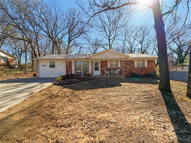 1205 Jay Lane, Tahlequah, OK 74464