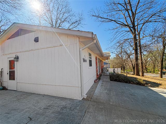 1205 Jay Lane, Tahlequah, OK 74464