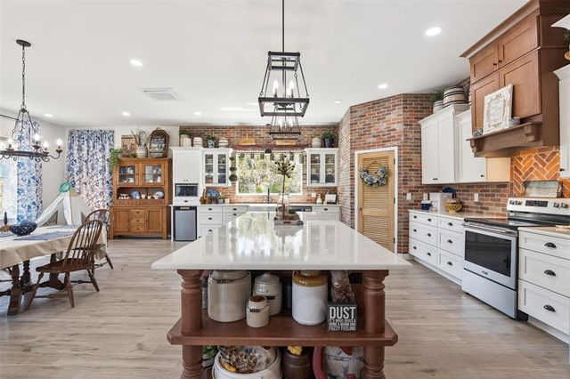 37008 FORESTDEL DRIVE, Eustis, FL 32736