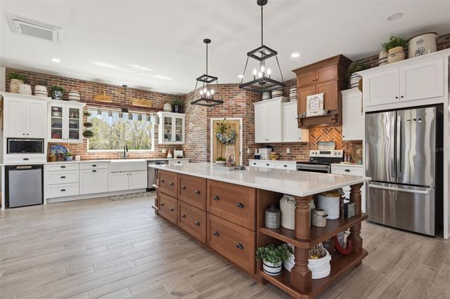 37008 FORESTDEL DRIVE, Eustis, FL 32736