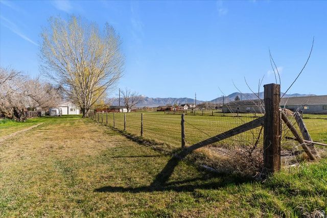 2495 W 2550 S, West Haven, UT 84401