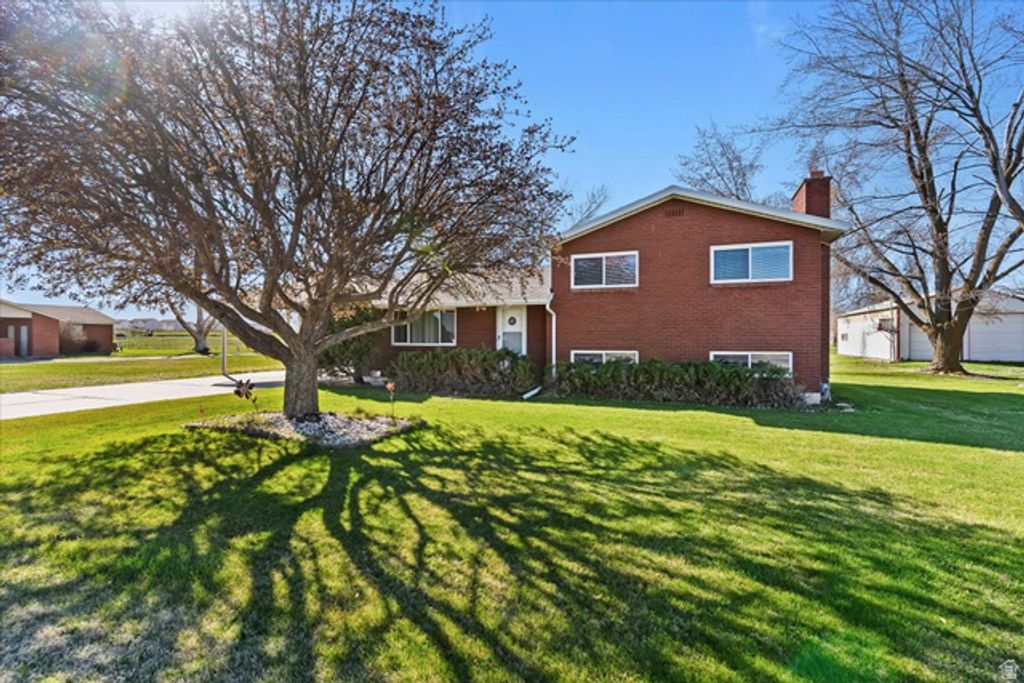 2495 W 2550 S, West Haven, UT 84401