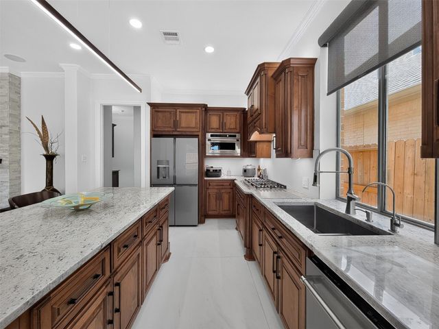 6911 Gossamer Lane, Sugar Land, TX 77479