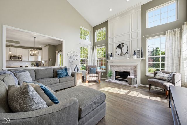 4737 Pebblepointe, Zionsville, IN 46077