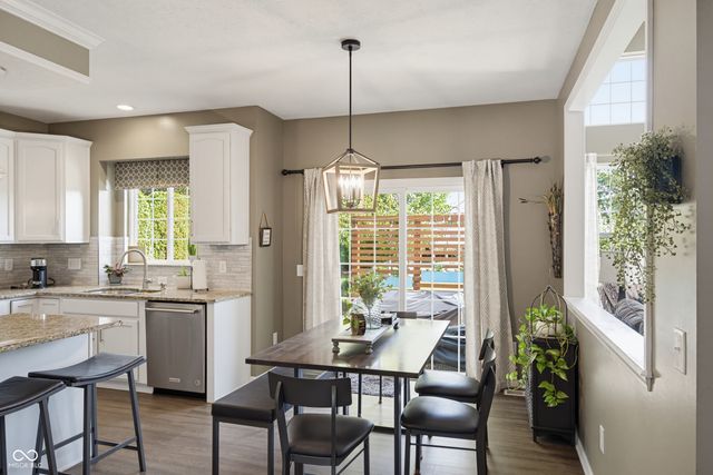 4737 Pebblepointe, Zionsville, IN 46077